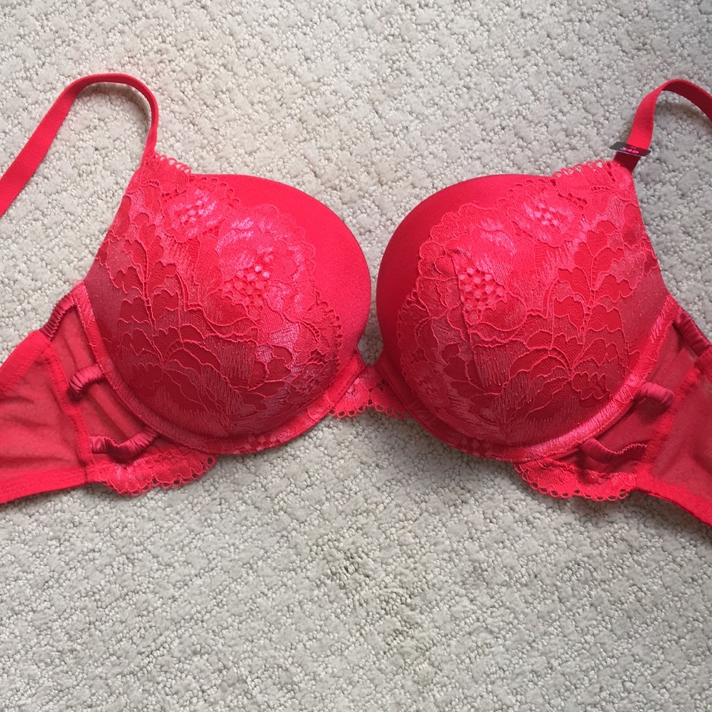 La Senza Beyond Sexy Lace Classic Plunge Bra Red Adjustable NWT 34D